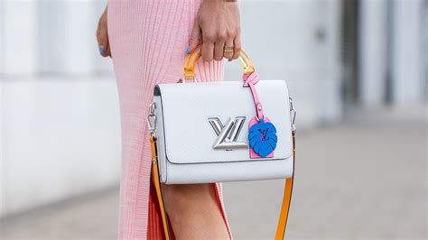 Louis Vuitton loses copyright infringement battle, Le Canard 